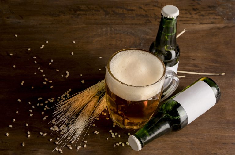Láhev nealkoholického piva vs. klasické pivo