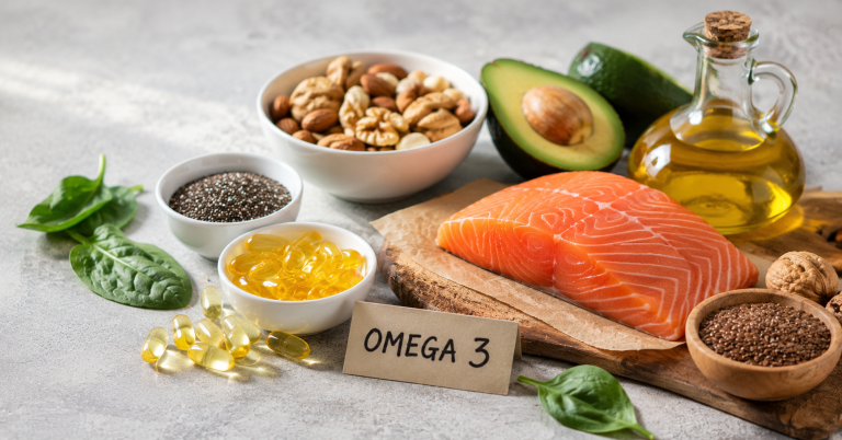 Omega-3 potraviny — losos, chia semínka, ořechy, avokádo, rybí olej v kapslích