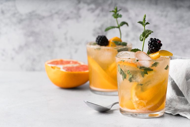 Mocktail nealko koktejl s pomerancем a grapefruitem